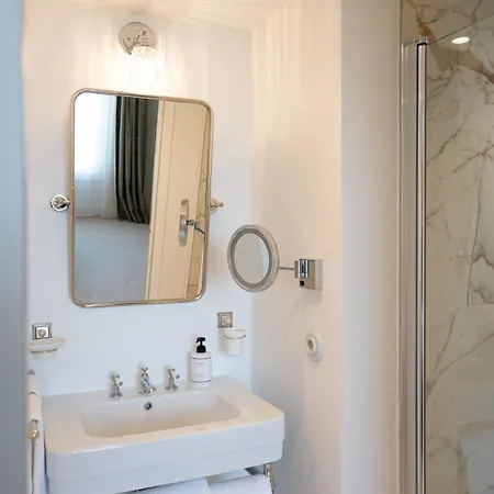 Edmond & - Maison Blanche Bievres